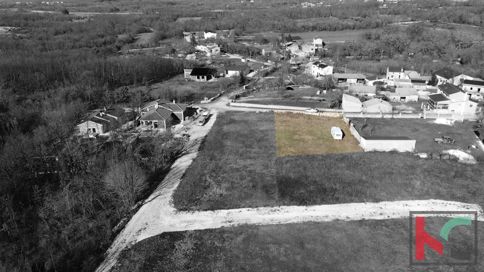 Istra - Žminj, građevinsko zemljište 701m2, pravilnog oblika #prodaja