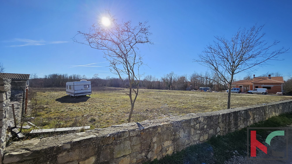 Istra - Žminj, građevinsko zemljište 701m2, pravilnog oblika #prodaja