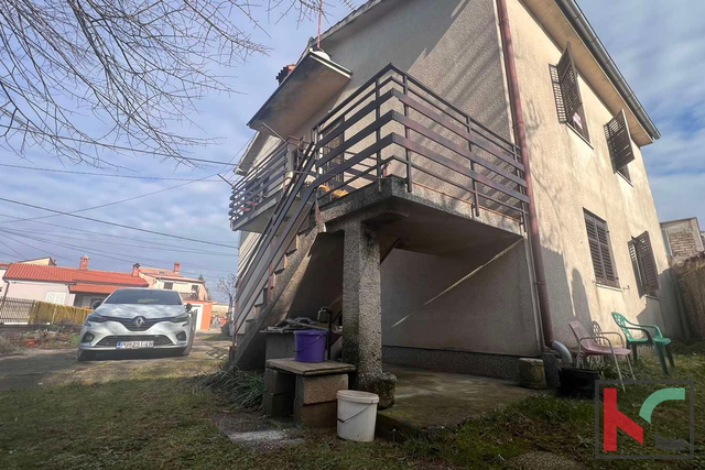 Istra, Marčana, kuća  263 m2 s velikim potencijalom s okućnicom, dvije stambene jedinice #prodaja