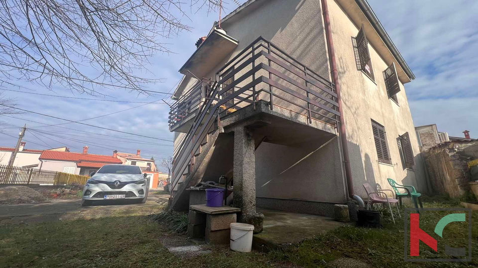 Istra, Marčana, kuća  263 m2 s velikim potencijalom s okućnicom, dvije stambene jedinice #prodaja