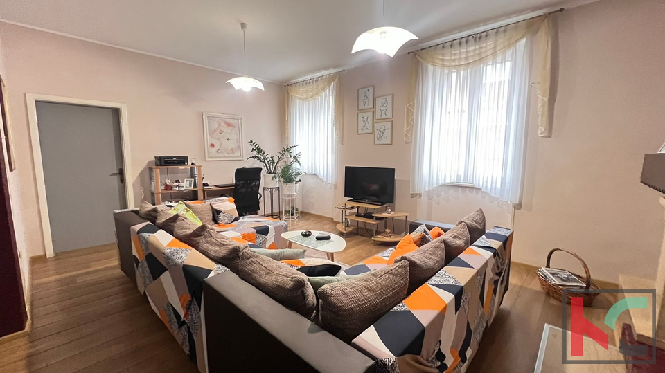 Pula, Center, spacious apartment with three bedrooms and a garage in the center of Pula, near the Arena, #sale