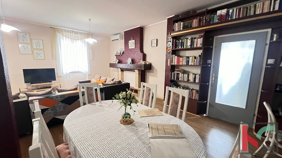 Pula, Center, spacious apartment with three bedrooms and a garage in the center of Pula, near the Arena, #sale