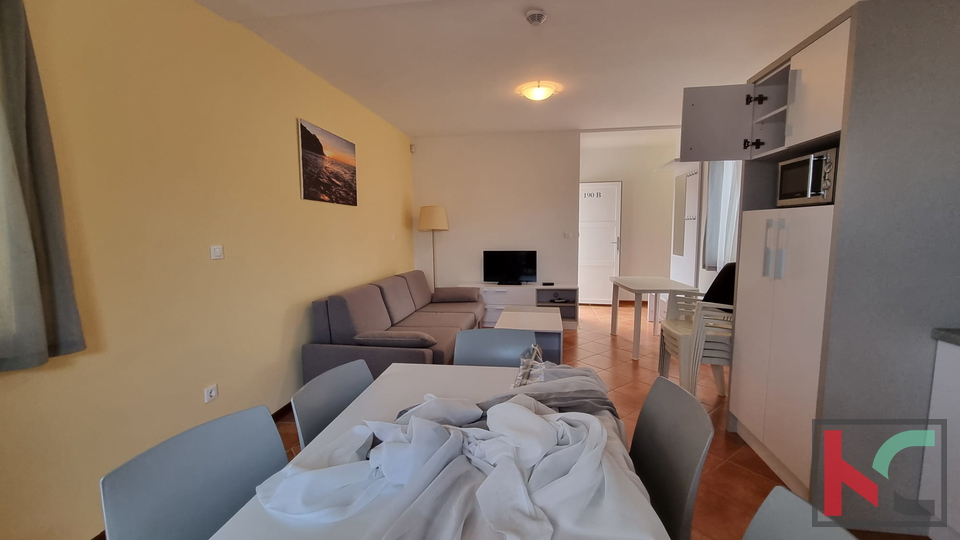 Istra, Medulin, počitniška hiša z dvema apartmajema, 200m od plaže, #prodaja