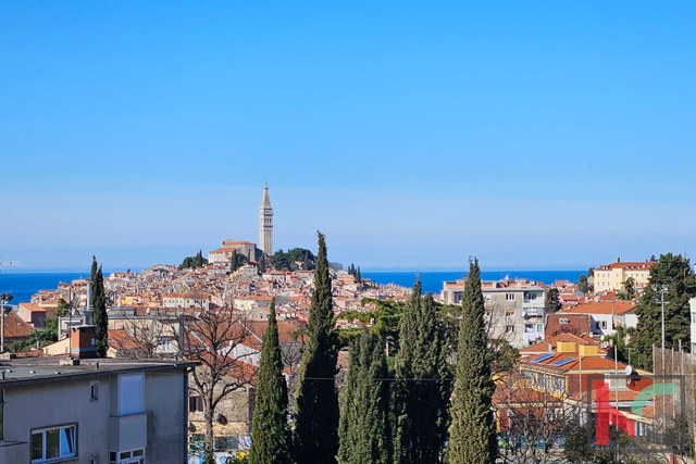 Istria, Rovigno, appartamento con due camere da letto in pieno centro con vista sul centro storico e su Sant'Eufemia #vendita