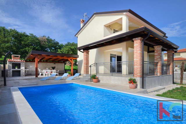 Istria, zona Parenzo, villa con piscina 160 m2 in una posizione tranquilla, #vendita