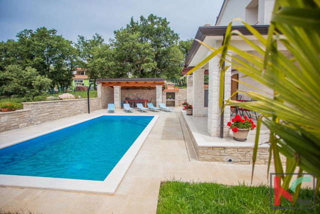 Istria, zona Parenzo, villa con piscina 180 m2 in una posizione tranquilla, #vendita