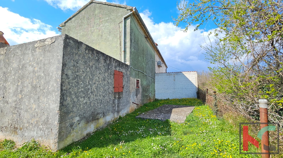 Istria, Barban, old Istrian stone house with barn on a large garden, #sale