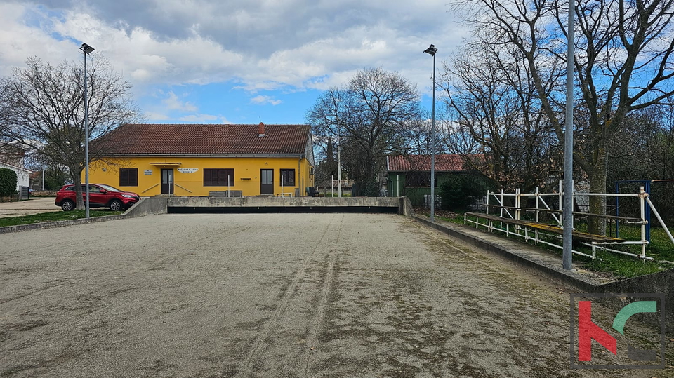 Istria, Barban, old Istrian stone house with barn on a large garden, #sale