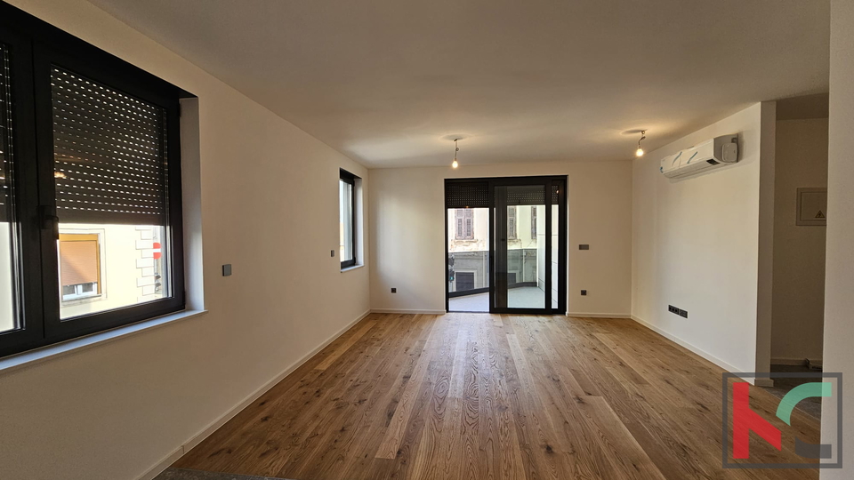 Istra, Pula, centar, stan 96,42m2 u novogradnji, tri spavaće sobe i loggia