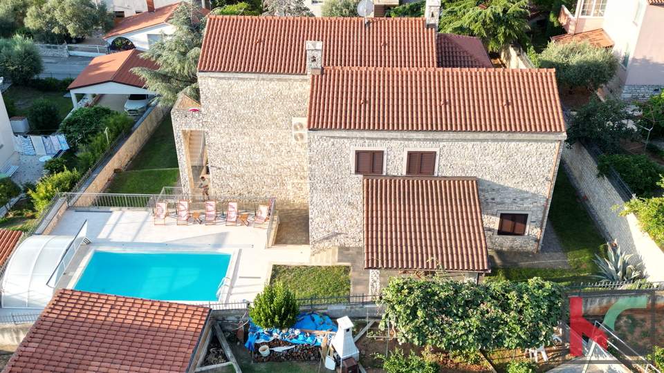 Pula, stone villa with a beautiful courtyard and swimming pool, #sale