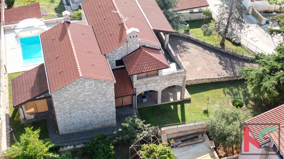 Pula, stone villa with a beautiful courtyard and swimming pool, #sale