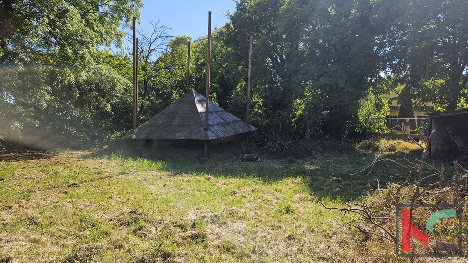 Barban, vecchia casa da ristrutturare con ampio giardino di 1784m2 #vendita