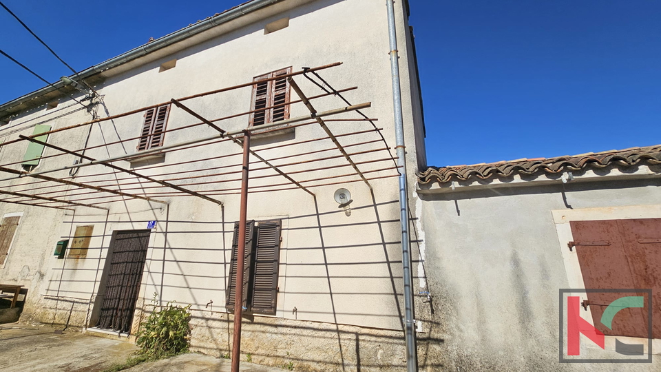 Barban, vecchia casa da ristrutturare con ampio giardino di 1784m2 #vendita