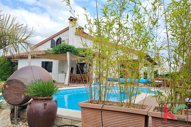 Istrien, Poreč, Ferienhaus mit beheiztem Pool und angelegtem Garten, #Verkauf