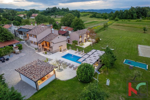 Pićan, #vendita 3 ville con piscina e campo da tennis su un terreno di 5000 m2