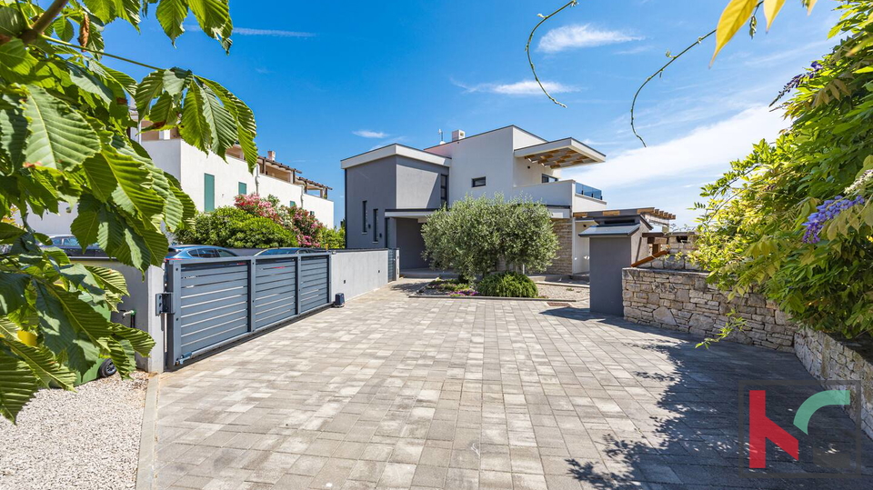 LIŽNJAN, KUĆA SA BAZENOM I POGLEDOM NA MORE#PRODAJA