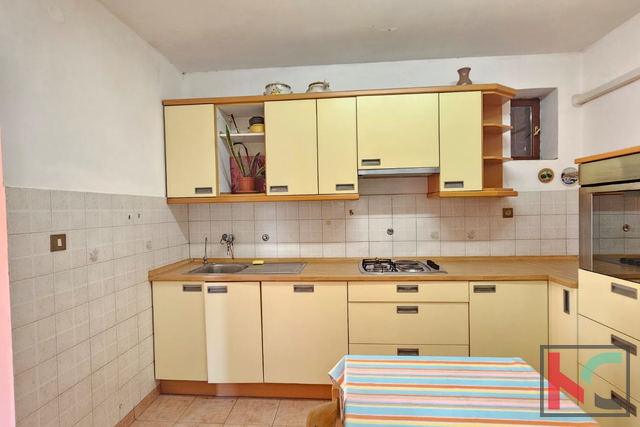 Istria, Pola, Gregovica, casa con giardino, garage, vicino al centro città, #vendita