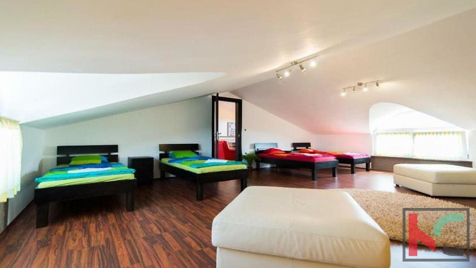 ISTRA&comma; PULA&comma; VALDEBEK&comma; PROSTRANA KU&Cacute;A SA 5 SPAVA&Cacute;IH SOBA&comma; BAZEN&comma; OKU&Cacute;NICA&comma; BLIZINA CENTRA GRADA&comma; &num;PRODAJA