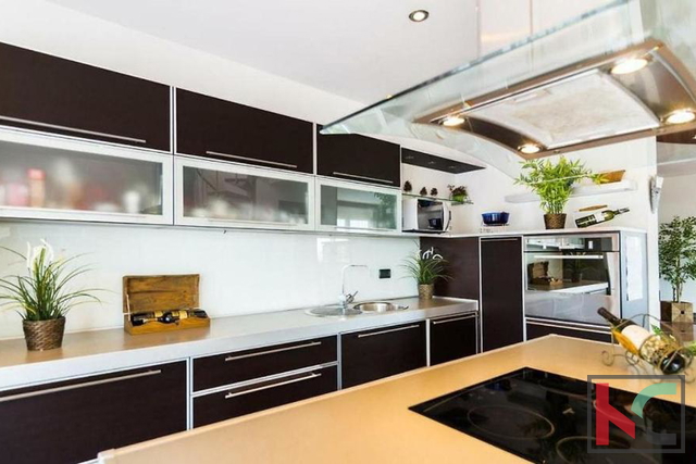 House, 350 m2, For Sale, Pula - Valdebek