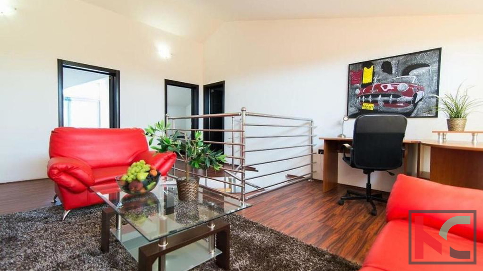 ISTRA&comma; PULA&comma; VALDEBEK&comma; PROSTRANA KU&Cacute;A SA 5 SPAVA&Cacute;IH SOBA&comma; BAZEN&comma; OKU&Cacute;NICA&comma; BLIZINA CENTRA GRADA&comma; &num;PRODAJA