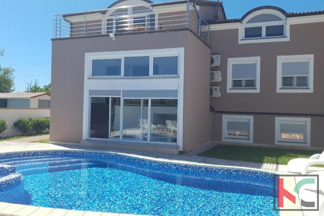 Hiša, 350 m2, Prodaja, Pula - Valdebek