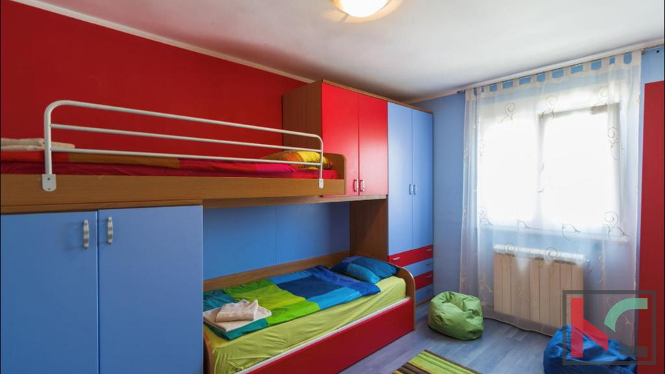 ISTRA&comma; PULA&comma; VALDEBEK&comma; PROSTRANA KU&Cacute;A SA 5 SPAVA&Cacute;IH SOBA&comma; BAZEN&comma; OKU&Cacute;NICA&comma; BLIZINA CENTRA GRADA&comma; &num;PRODAJA