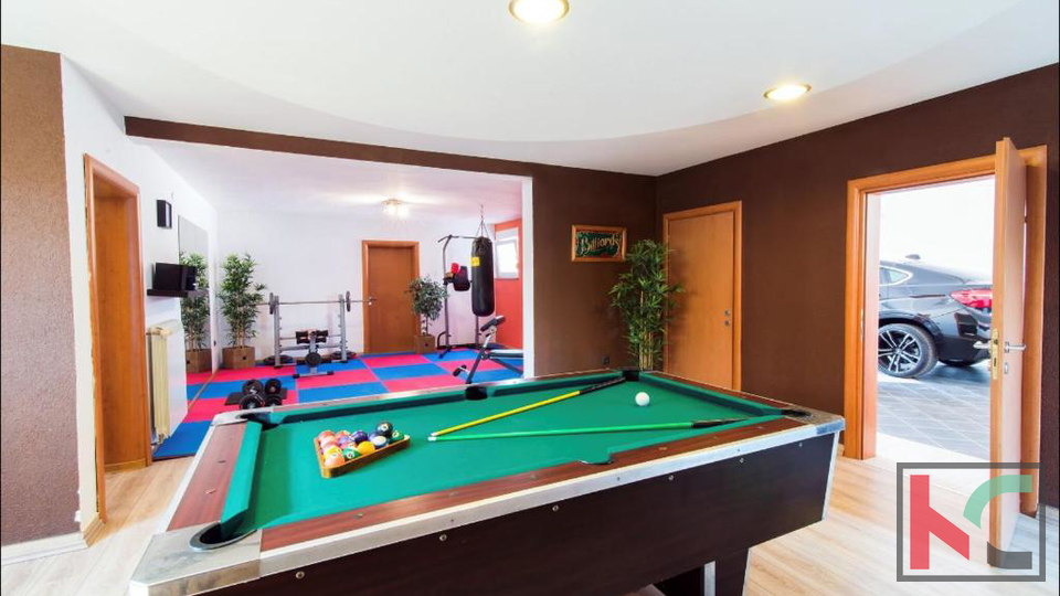 ISTRA&comma; PULA&comma; VALDEBEK&comma; PROSTRANA KU&Cacute;A SA 5 SPAVA&Cacute;IH SOBA&comma; BAZEN&comma; OKU&Cacute;NICA&comma; BLIZINA CENTRA GRADA&comma; &num;PRODAJA