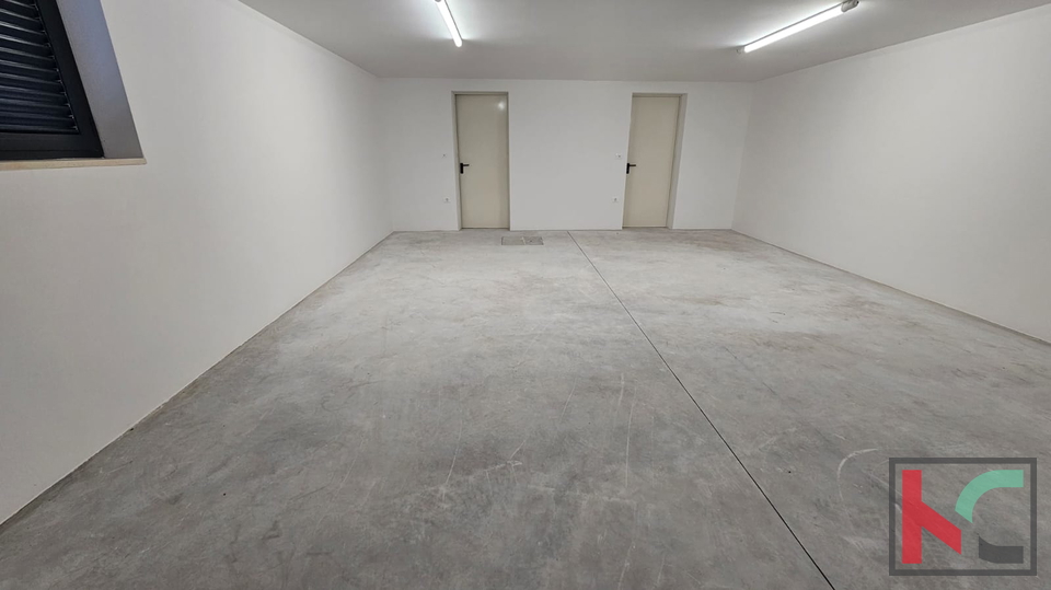 Rovigno, centro, appartamento di lusso 2SS+DB con terrazzo al piano terra, garage, #vendita