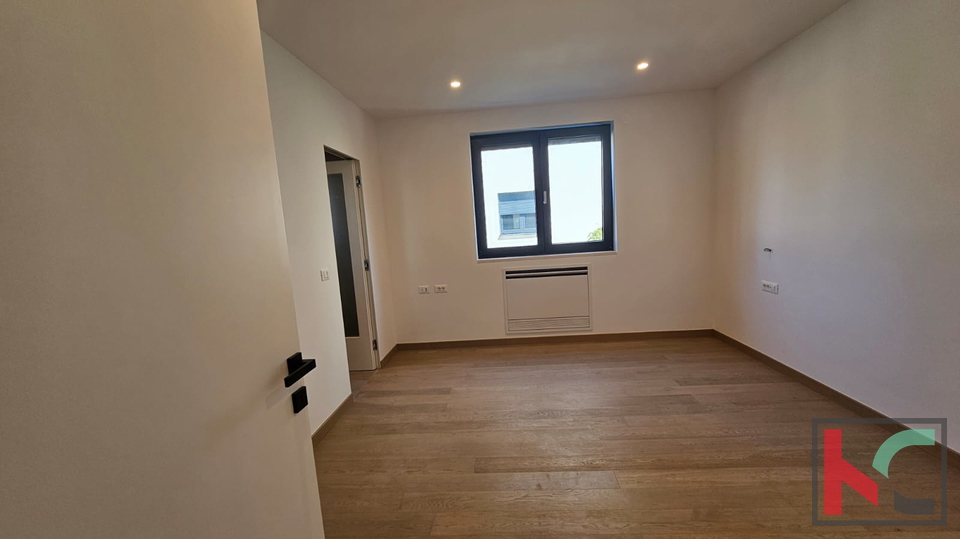 Rovigno, centro, appartamento di lusso 2SS+DB con terrazzo al piano terra, garage, #vendita