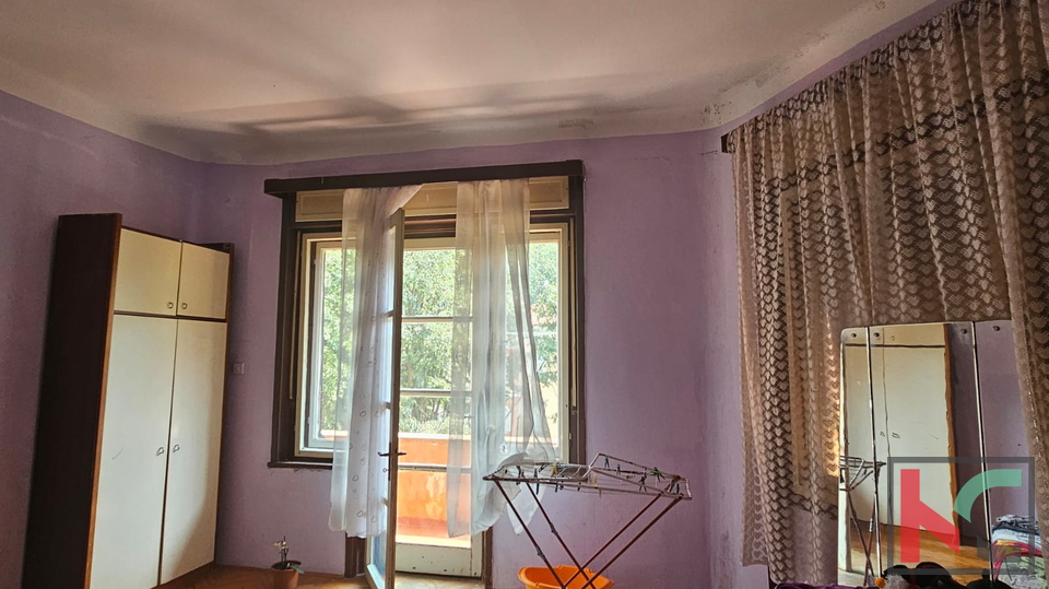 Pula, Center, apartment in the city center with potential, 4 bedrooms, 1 bathroom, 125 m2 #sale