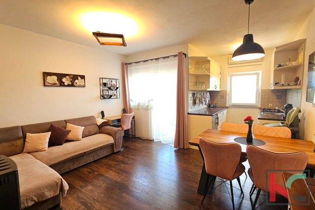 Rovinj, Wohnung im oberen Erdgeschoss 2SS+DB, Garage, Abstellraum und Stellplatz #Verkauf