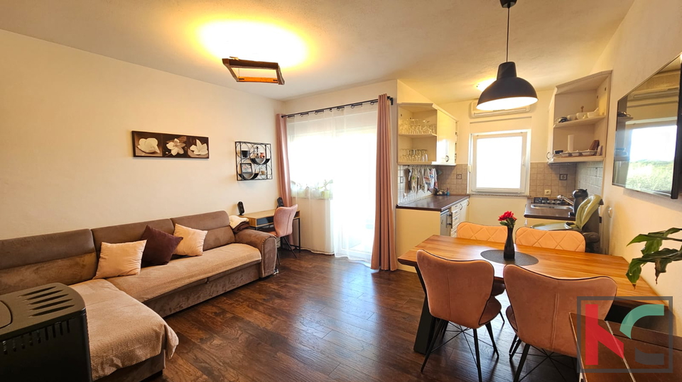 Rovinj, Wohnung im oberen Erdgeschoss 2SS+DB, Garage, Abstellraum und Stellplatz #Verkauf