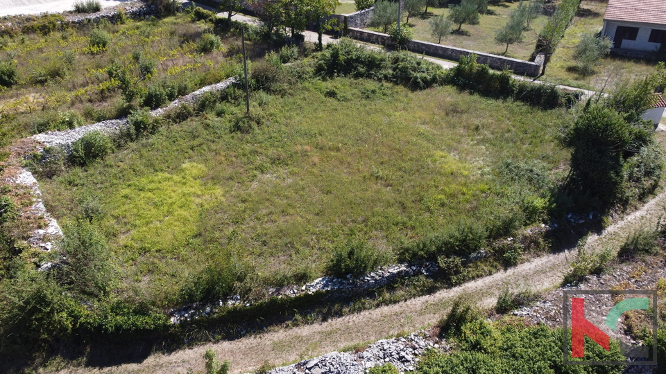 Istria, Svetvinčenat, land 760m2 with building permit and project, #sale