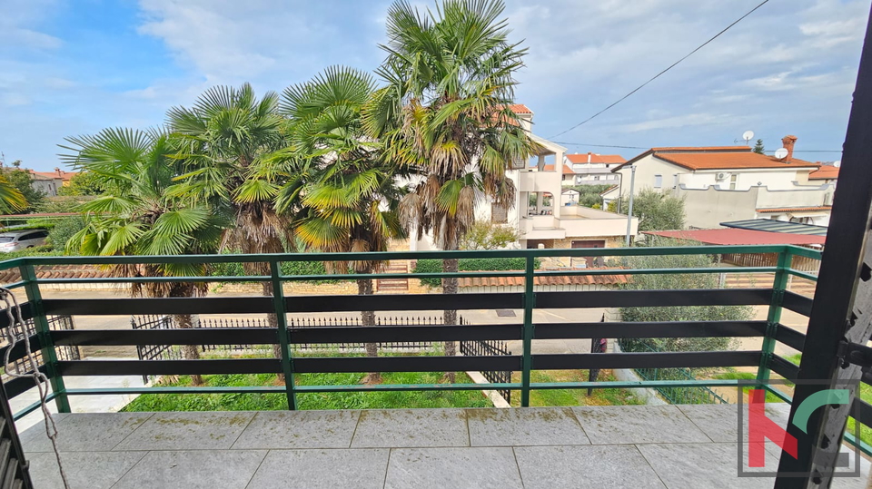 Istrien, Poreč, Einfamilienhaus mit drei Wohnungen und einer Garage, angelegter Garten, nahe am Strand, #Verkauf