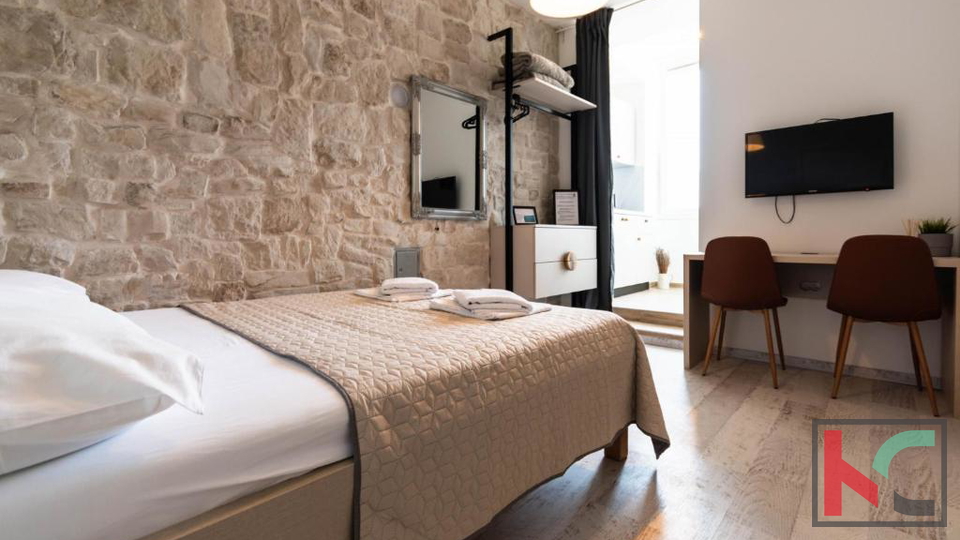 PULA, CENTAR, STAN PODIJELJEN NA 4 STUDIO APARTMANA SA ODLIČNIM BOOKINGOM #PRODAJA