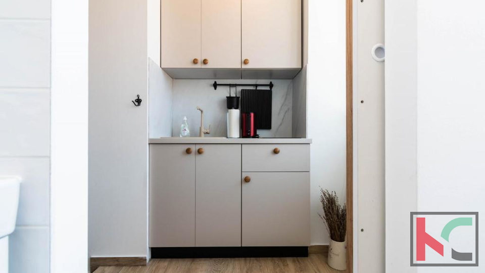 PULA, CENTAR, STAN PODIJELJEN NA 4 STUDIO APARTMANA SA ODLIČNIM BOOKINGOM #PRODAJA