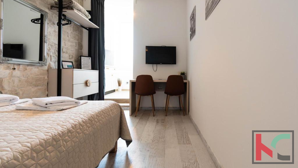 PULA, CENTAR, STAN PODIJELJEN NA 4 STUDIO APARTMANA SA ODLIČNIM BOOKINGOM #PRODAJA