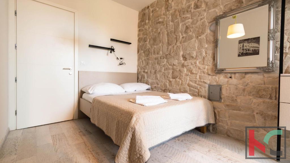 PULA, CENTAR, STAN PODIJELJEN NA 4 STUDIO APARTMANA SA ODLIČNIM BOOKINGOM #PRODAJA