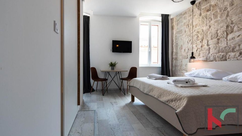 PULA, CENTAR, STAN PODIJELJEN NA 4 STUDIO APARTMANA SA ODLIČNIM BOOKINGOM #PRODAJA