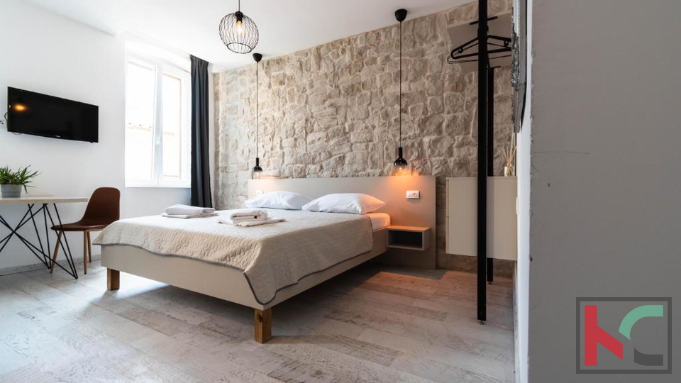PULA, CENTAR, STAN PODIJELJEN NA 4 STUDIO APARTMANA SA ODLIČNIM BOOKINGOM #PRODAJA