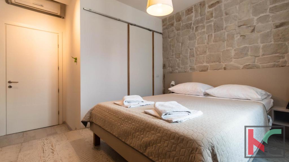 PULA, CENTAR, STAN PODIJELJEN NA 4 STUDIO APARTMANA SA ODLIČNIM BOOKINGOM #PRODAJA