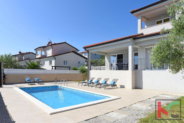 Istria, Labin, casa vacanza 182m2 con piscina e vista mare, # in vendita