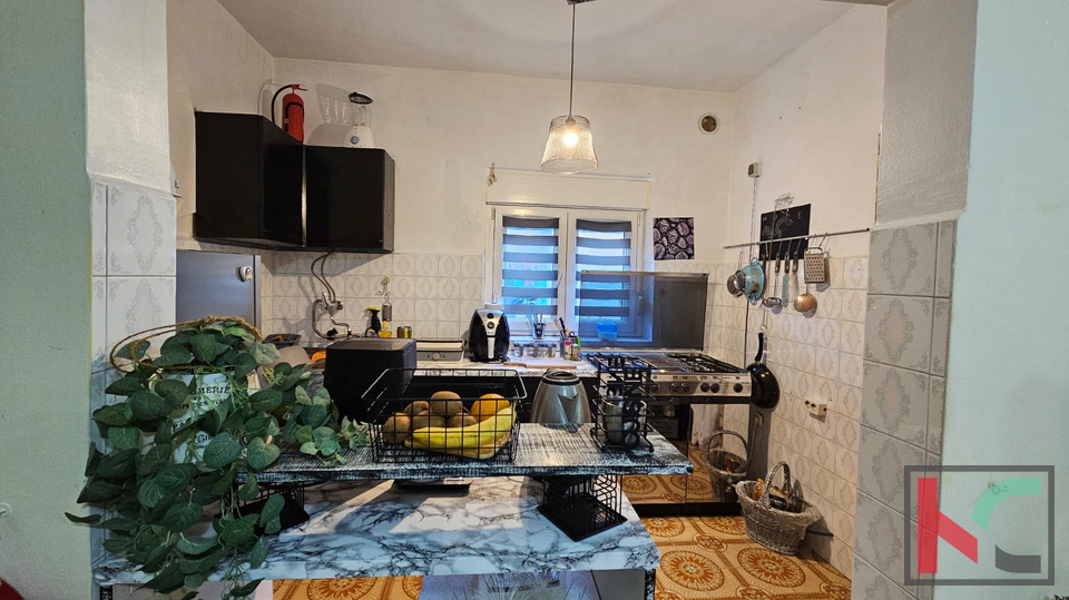 Pula, Valdebek, house with 6 rooms with established business premises #sale