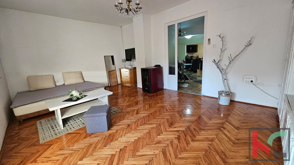 Pula, Valdebek, house with 6 rooms with established business premises #sale