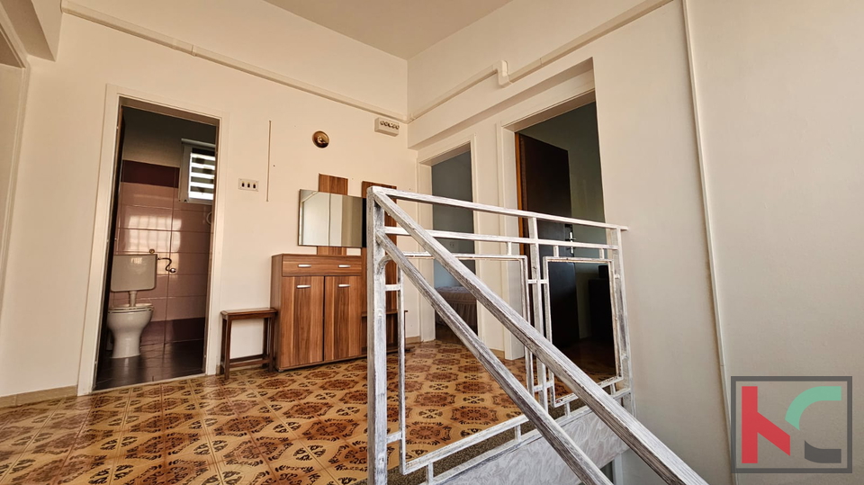 Pula, Valdebek, house with 6 rooms with established business premises #sale