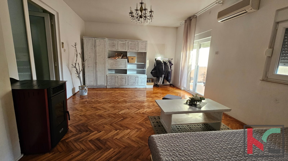 Pula, Valdebek, house with 6 rooms with established business premises #sale