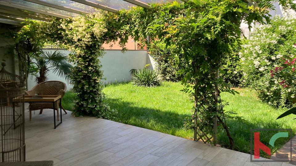 Rovinj, Borik, house on two floors with a parking space and landscaped yard #sale