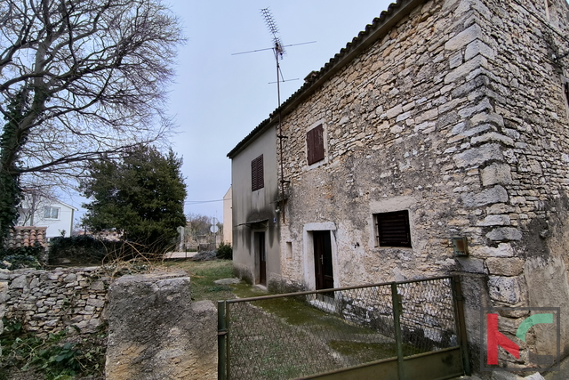 LIŽNJAN, UMGEBUNG, STEINHAUS MIT HOF