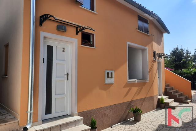 PJEŠČANA UVALA, HOUSE WITH 3 RESIDENTIAL UNITS 200M FROM THE BEACH, #FOR SALE