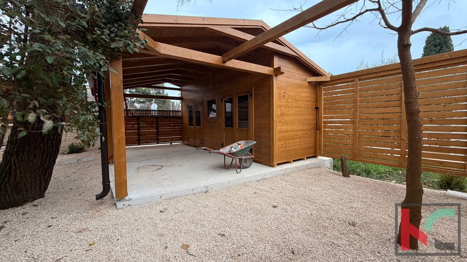 PULA&comma; STOJA&comma; EKSKLUZIVAN AUSTROUGARSKI STAN S DVORI&Scaron;TEM &num;PRODAJA